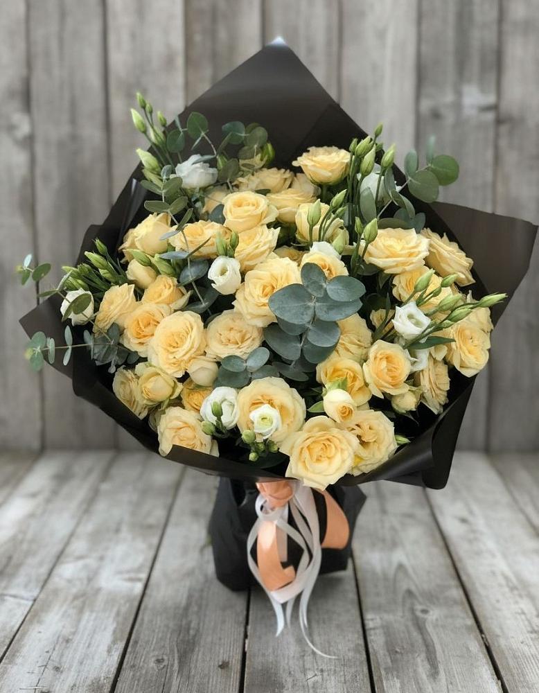 Букет цветов из: Розы и Лизиантусы в Янауле