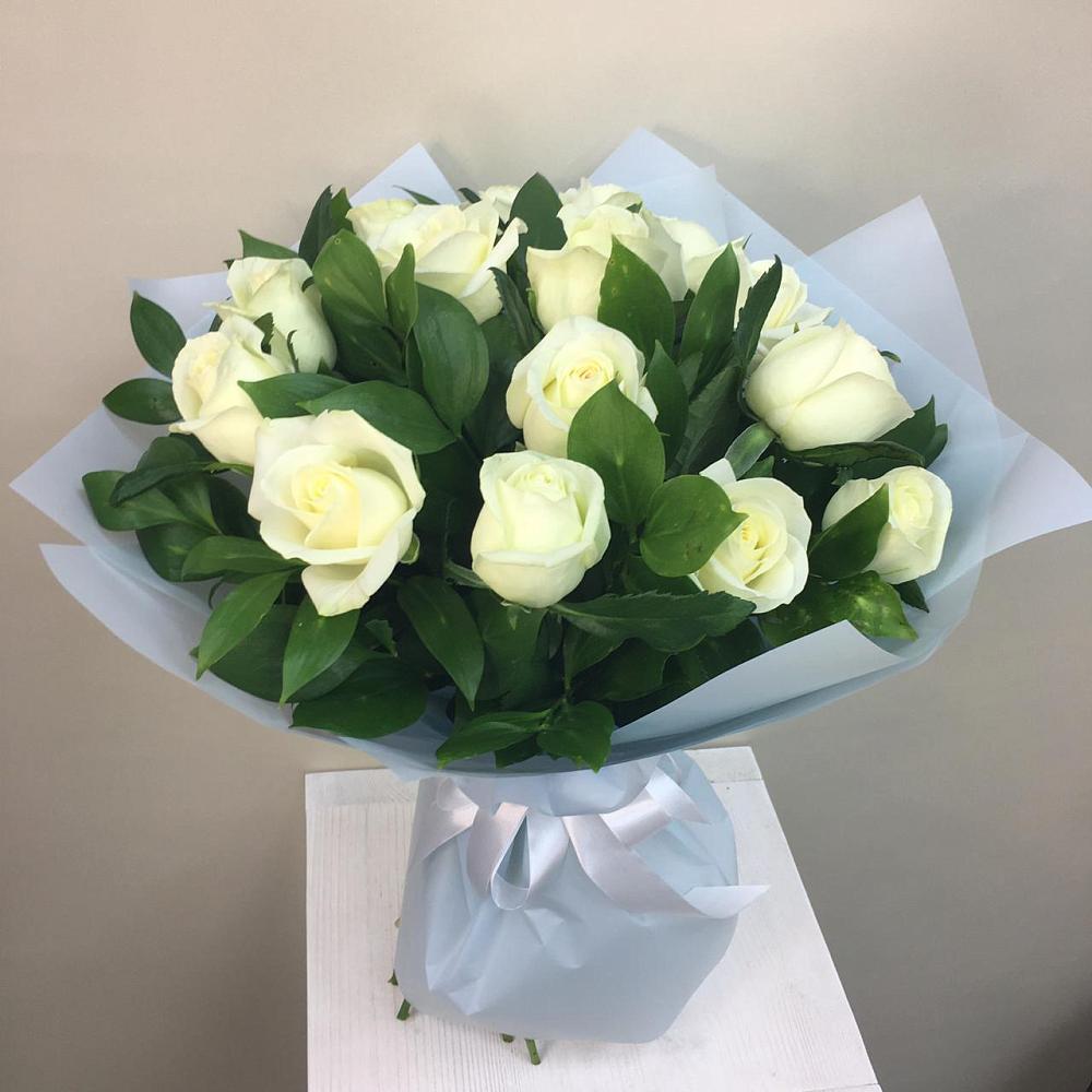 Букет 15 Белых роз Проуд в Янауле
