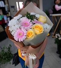 Букет цветов из:  Герберы, Розы и Хризантемы в Янауле