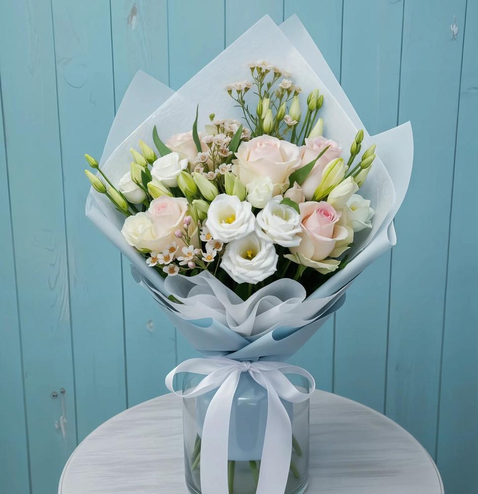 Букет цветов из: Розы и Лизиантусы в Янауле