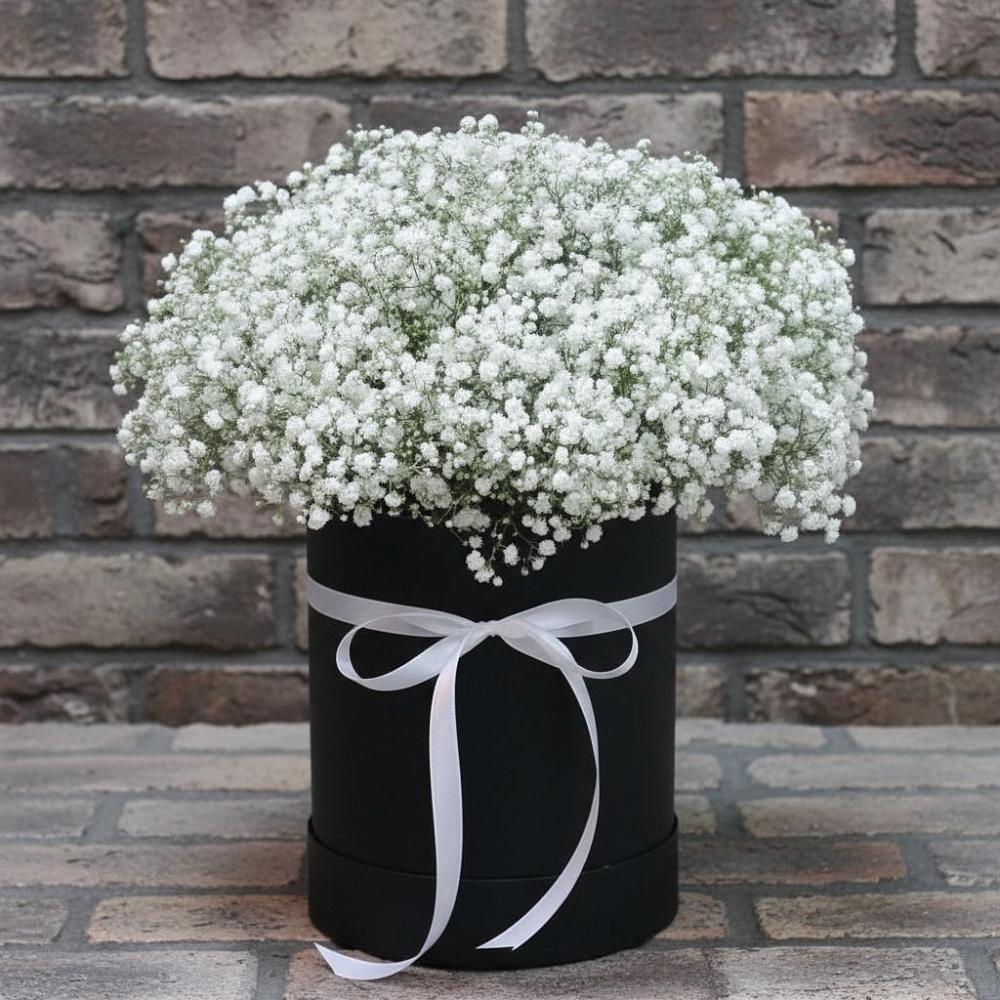 Цветочная композиция из Гипсофила в шляпной коробке в Янауле