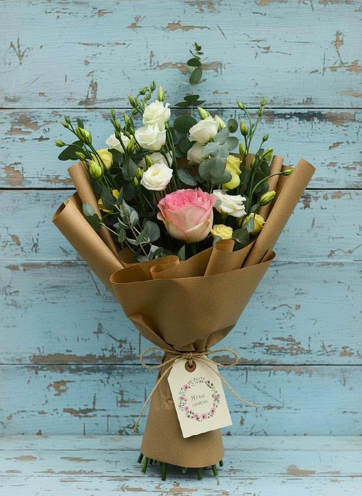 Букет цветов из: Розы и Лизиантусы в Янауле