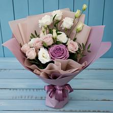 Букет цветов из:  Розы и Лизиантусы в Янауле