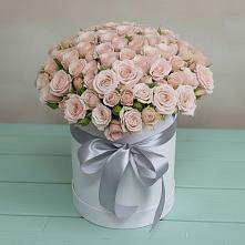 Цветочная композиция из Розы в шляпной коробке в Янауле