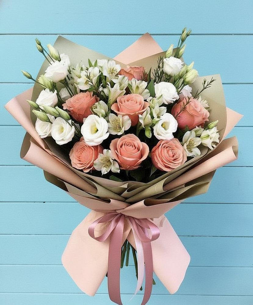 Букет цветов из: Розы, Альстромерии и Лизиантусы в Янауле