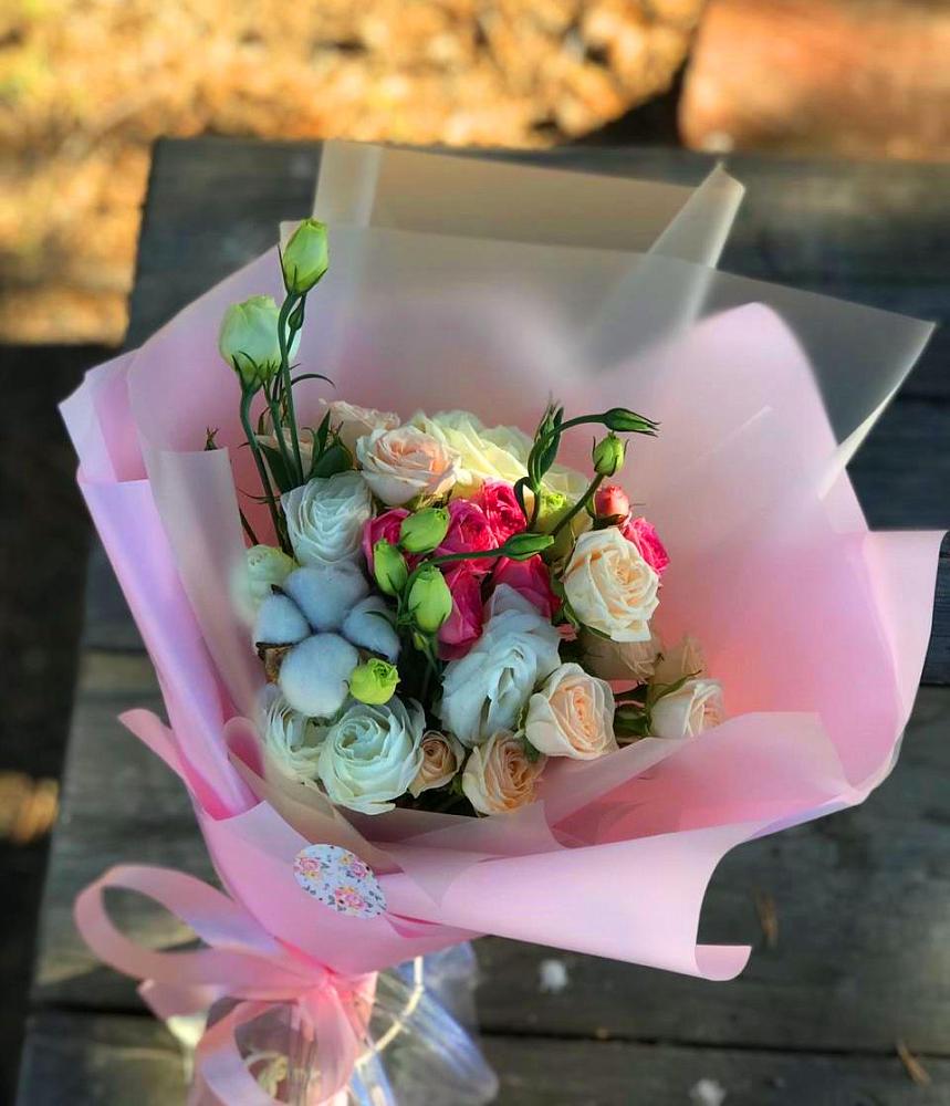 Букет цветов из: Розы и Лизиантусы в Янауле