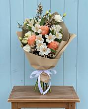 Букет цветов из:  Альстромерии, Лизиантусы, Розы и Хризантемы в Янауле