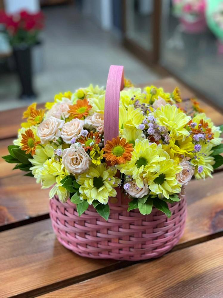 Цветочная композиция из Хризантемы и Розы в корзине в Янауле