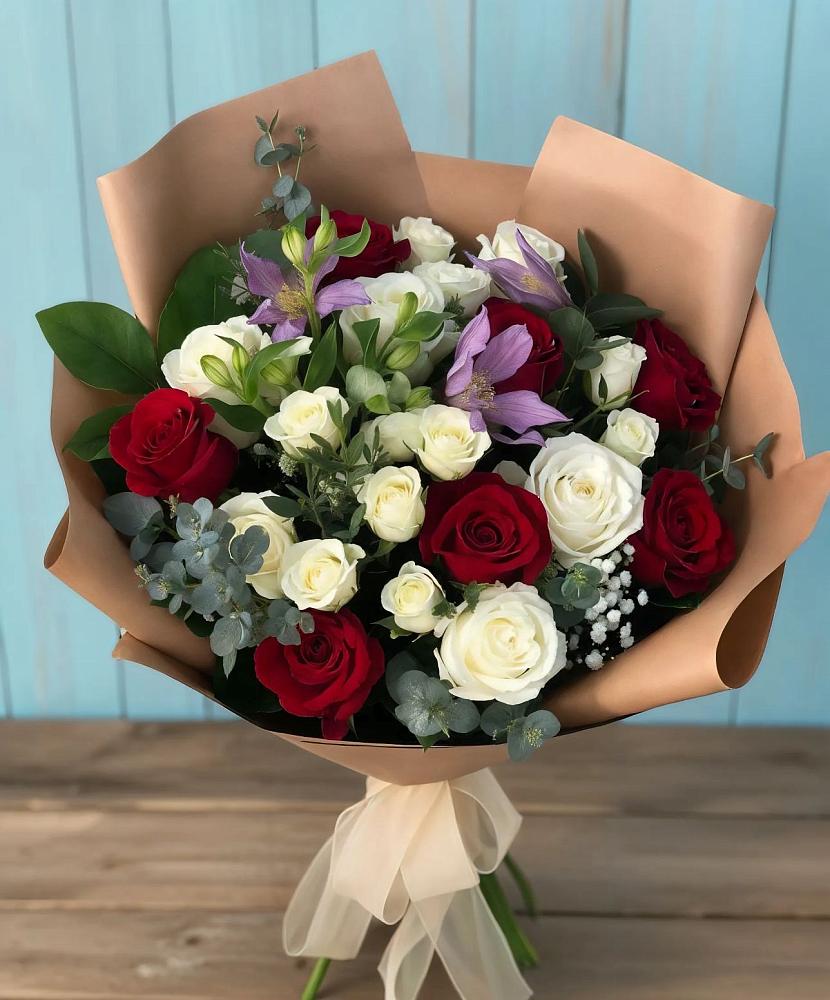 Букет цветов из: Розы и Альстромерии в Янауле