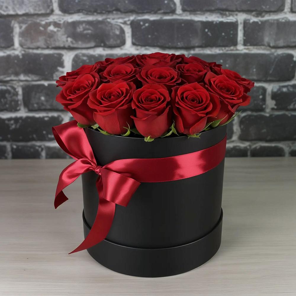 Цветочная композиция из Розы в шляпной коробке в Янауле