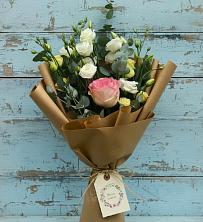 Букет цветов из:  Розы и Лизиантусы в Янауле