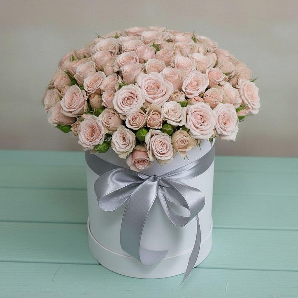 Цветочная композиция из Розы в шляпной коробке в Янауле